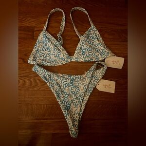 Aurelle Women's Sz L Beachy Coastal Summery Blue & White Floral Bikini; NWT